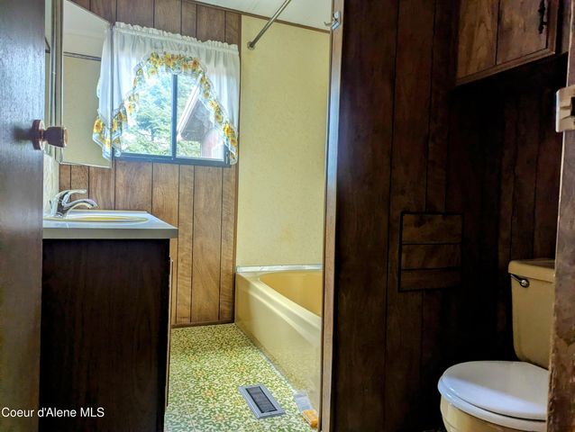 400 Sunset St, Fernwood, ID 83830