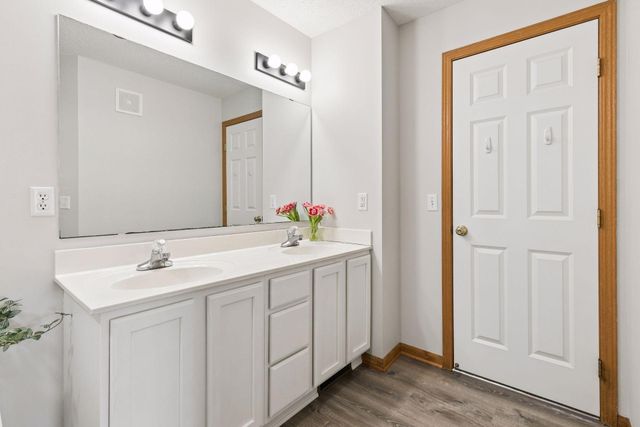 1651 Riverwood Drive 115, Burnsville, MN 55337