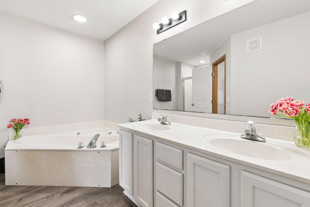 1651 Riverwood Drive 115, Burnsville, MN 55337