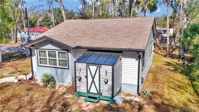 715 NE 12th Terrace, Crystal River, FL 34428