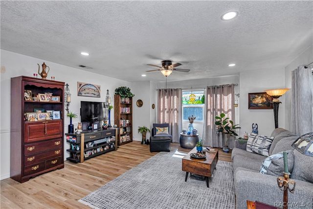 715 NE 12th Terrace, Crystal River, FL 34428