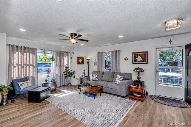 715 NE 12th Terrace, Crystal River, FL 34428