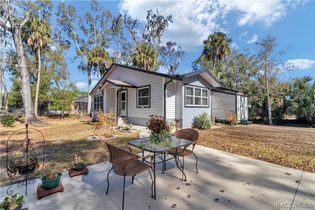 715 NE 12th Terrace, Crystal River, FL 34428