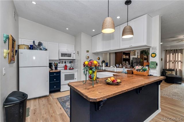 715 NE 12th Terrace, Crystal River, FL 34428