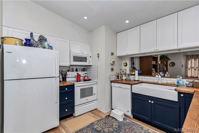 715 NE 12th Terrace, Crystal River, FL 34428