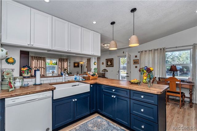 715 NE 12th Terrace, Crystal River, FL 34428