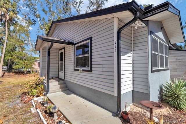 715 NE 12th Terrace, Crystal River, FL 34428