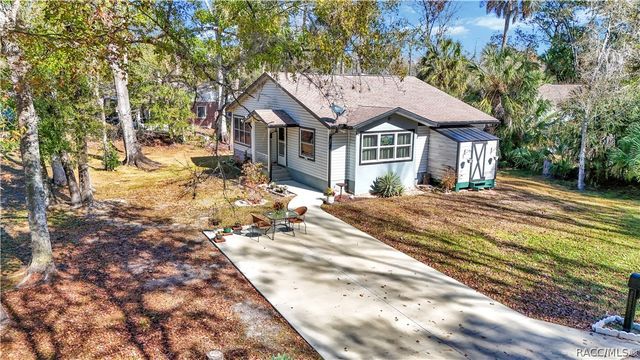715 NE 12th Terrace, Crystal River, FL 34428