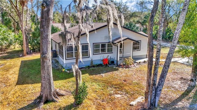 715 NE 12th Terrace, Crystal River, FL 34428