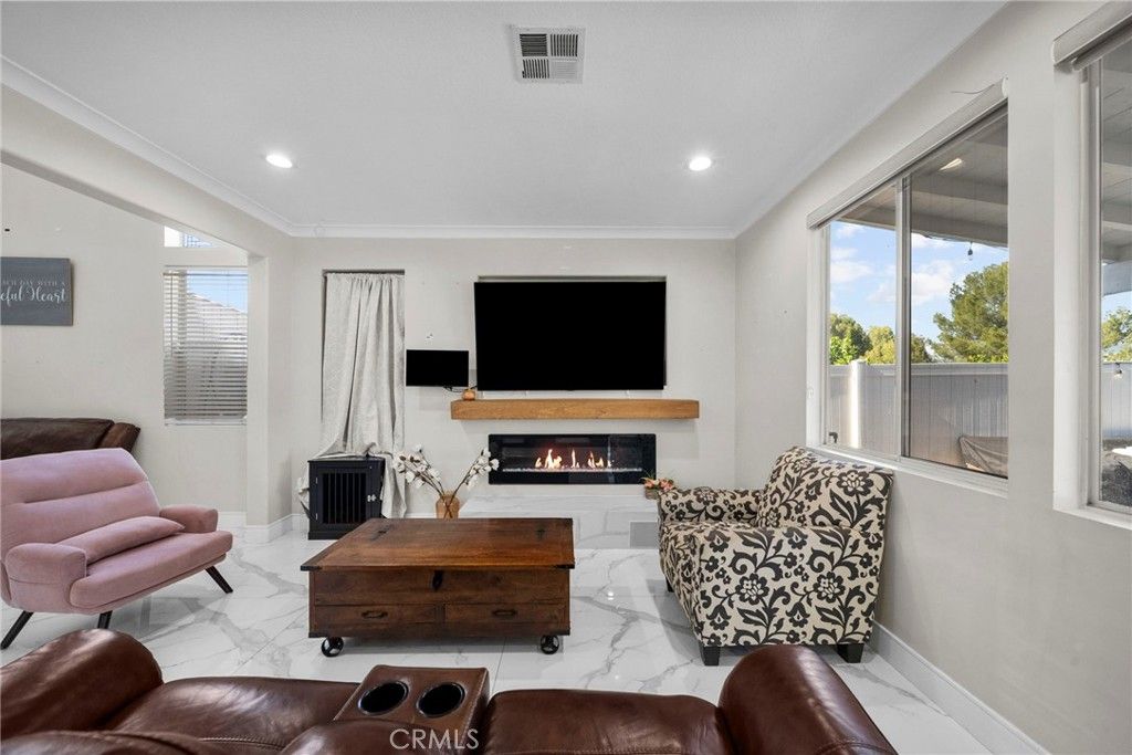 Image 7 of property listing at 26508 Isabella, Canyon Country, CA 91351