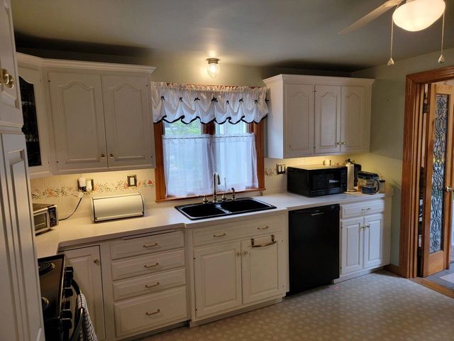 2 Oakdale Avenue, Nashua, NH 03062