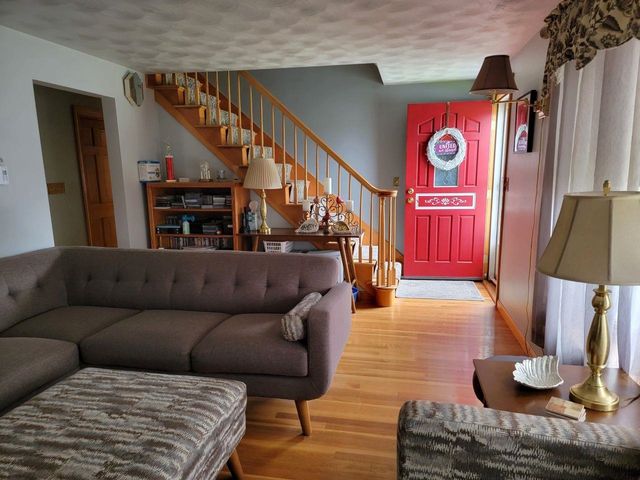 2 Oakdale Avenue, Nashua, NH 03062