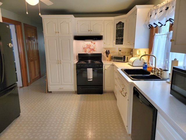 2 Oakdale Avenue, Nashua, NH 03062
