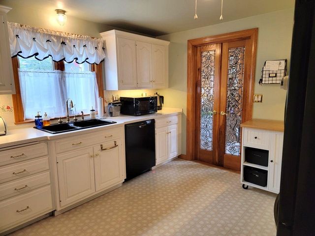 2 Oakdale Avenue, Nashua, NH 03062