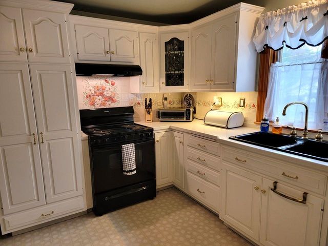 2 Oakdale Avenue, Nashua, NH 03062