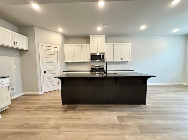 5909 SW Bear Creek Avenue, Bentonville, AR 72713