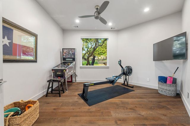 1816 Knights Chance LN, Spicewood, TX 78669