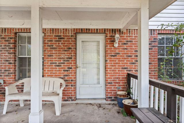 220 N William Barnett Avenue, Cleveland, TX 77327