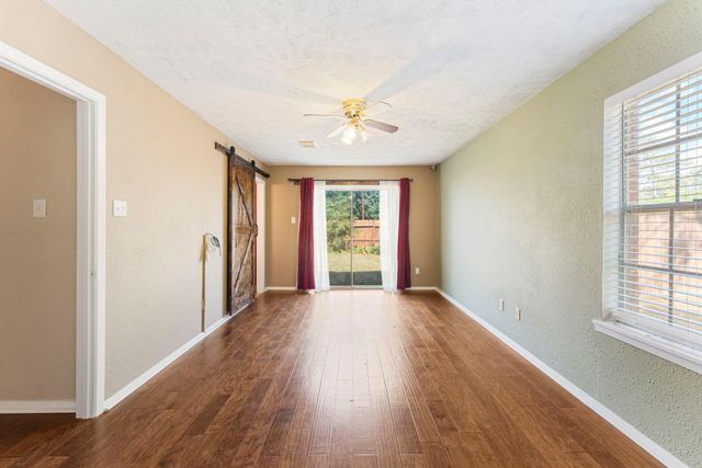 220 N William Barnett Avenue, Cleveland, TX 77327