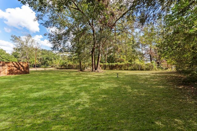 220 N William Barnett Avenue, Cleveland, TX 77327