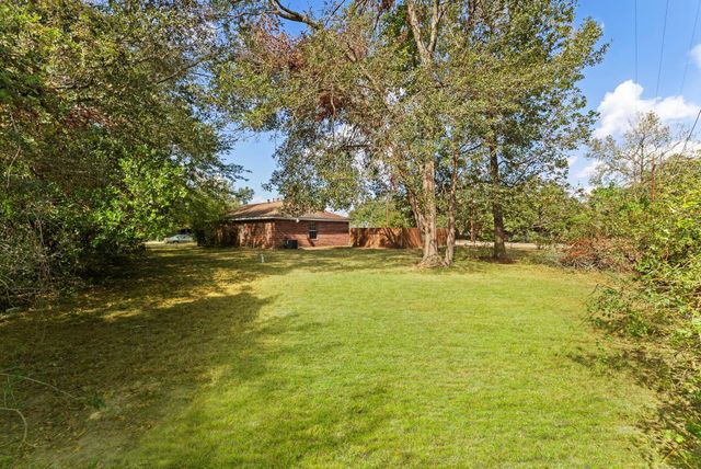 220 N William Barnett Avenue, Cleveland, TX 77327