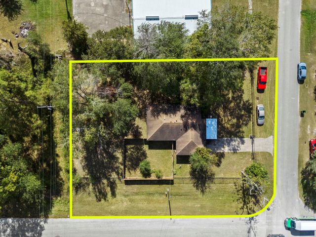 220 N William Barnett Avenue, Cleveland, TX 77327