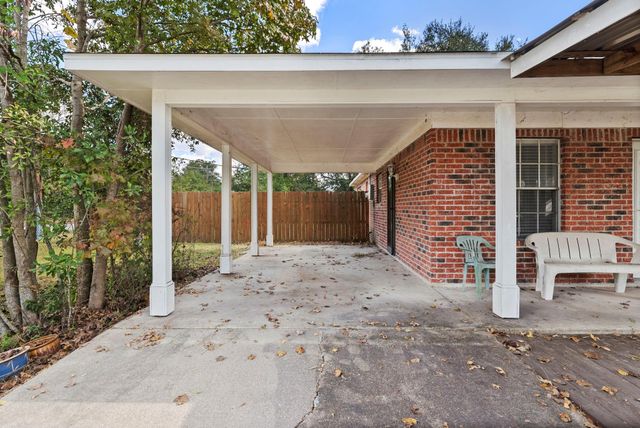 220 N William Barnett Avenue, Cleveland, TX 77327