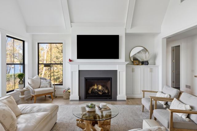2213 Oakland Road, Minnetonka, MN 55305