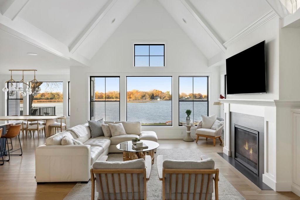 2213 Oakland Road, Minnetonka, MN 55305 — photo 2