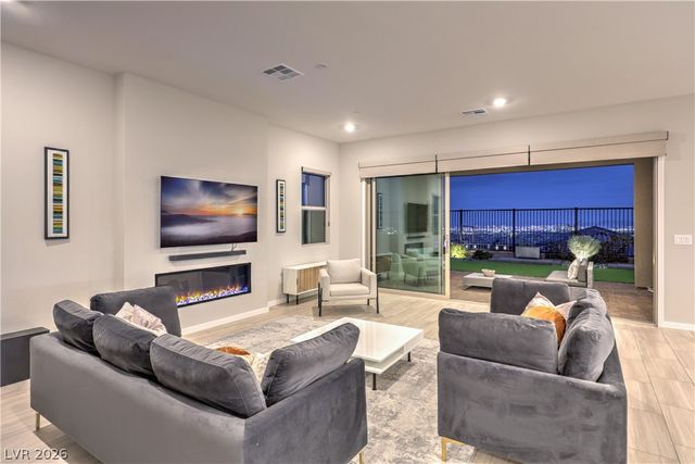 210 Medianoche Street, Las Vegas, NV 89138