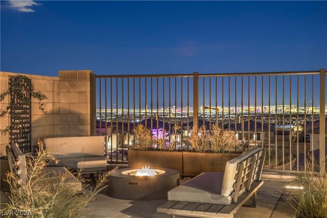 210 Medianoche Street, Las Vegas, NV 89138