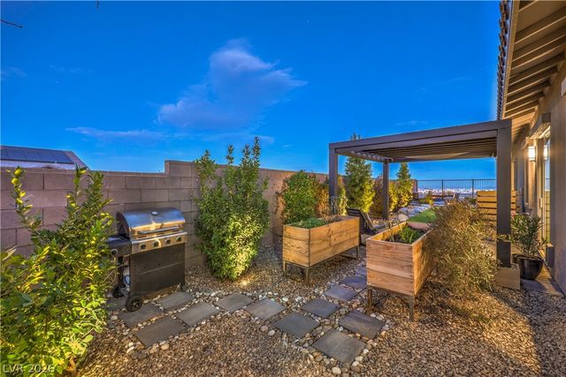 210 Medianoche Street, Las Vegas, NV 89138