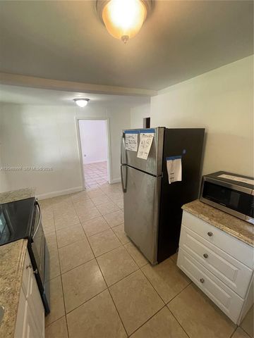 453 SW 19th Rd Rear, Miami, FL 33129