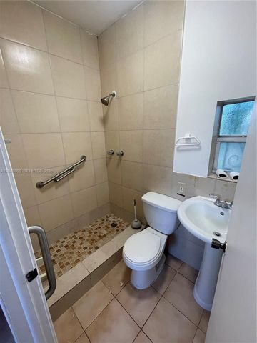 453 SW 19th Rd Rear, Miami, FL 33129