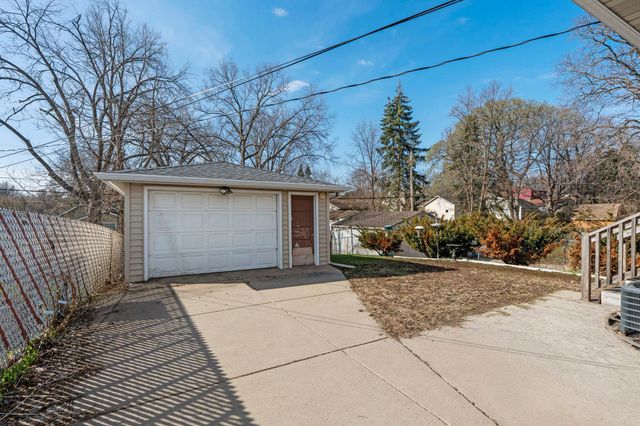 1186 Hewitt Avenue, Saint Paul, MN 55104