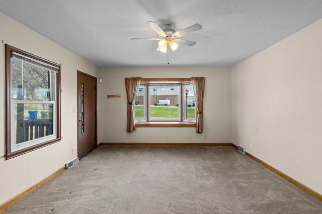 1186 Hewitt Avenue, Saint Paul, MN 55104