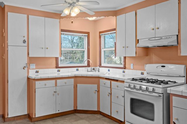 1186 Hewitt Avenue, Saint Paul, MN 55104