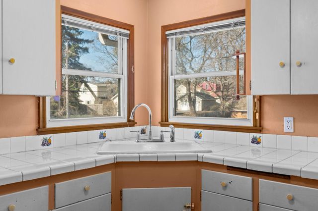 1186 Hewitt Avenue, Saint Paul, MN 55104