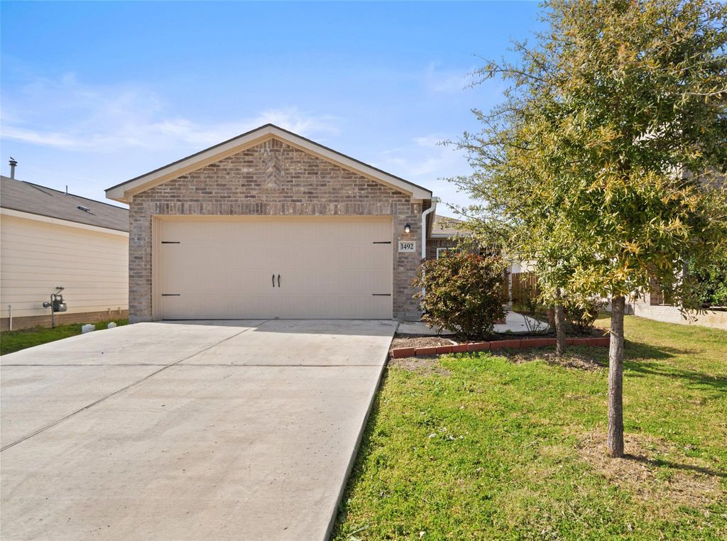 1492 Amy DR, Kyle, TX 78640