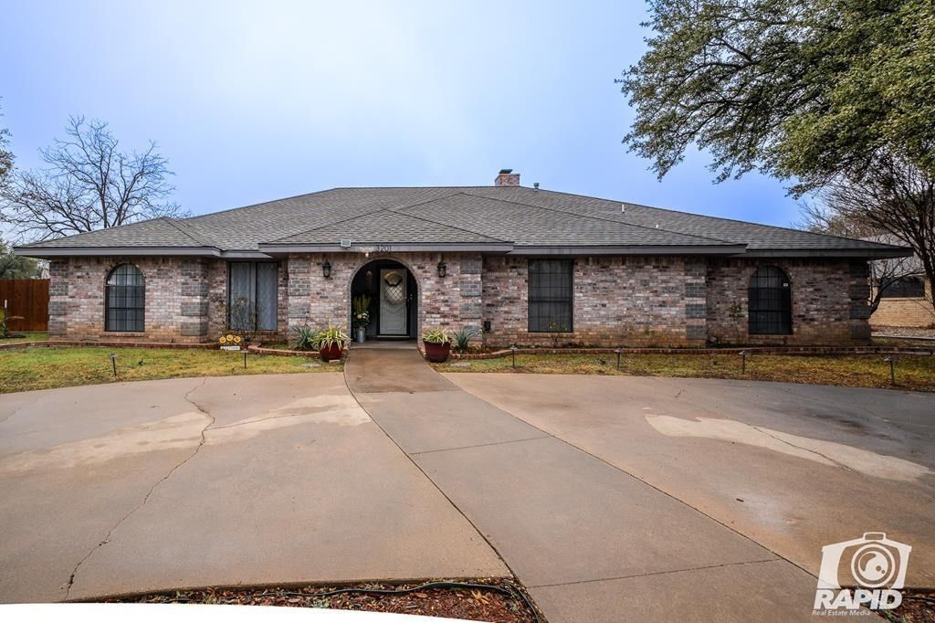 Image 2 of property listing at 3201 Oak Mountain Trail, San Angelo, TX 76904