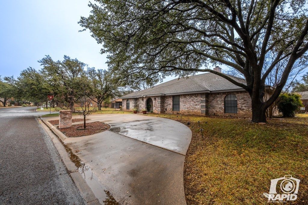 Image 6 of property listing at 3201 Oak Mountain Trail, San Angelo, TX 76904