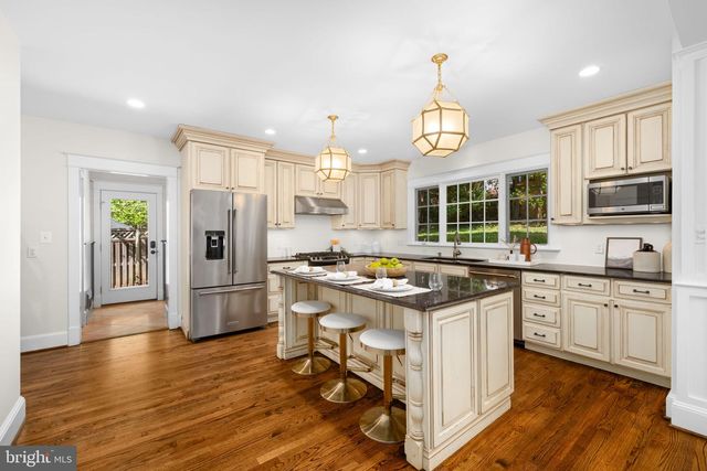 1105 N POWHATAN ST, Arlington, VA 22205