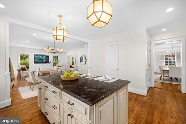 1105 N POWHATAN ST, Arlington, VA 22205
