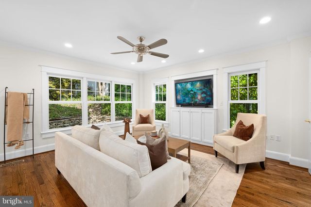 1105 N POWHATAN ST, Arlington, VA 22205