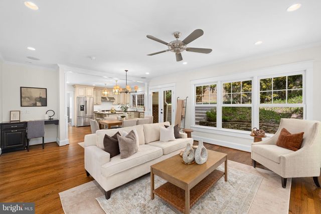 1105 N POWHATAN ST, Arlington, VA 22205