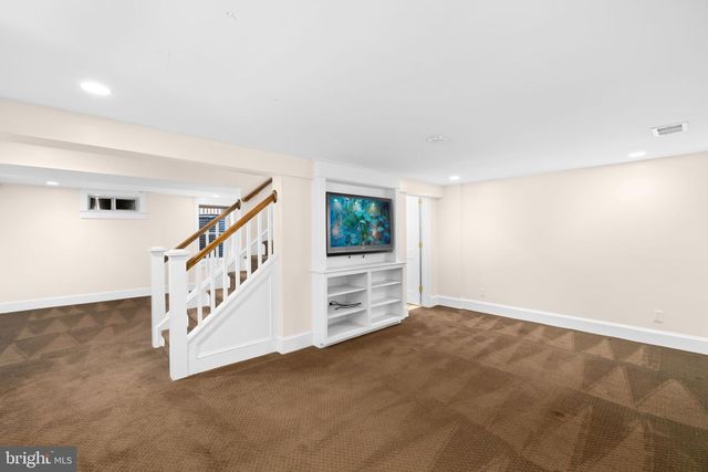 1105 N POWHATAN ST, Arlington, VA 22205
