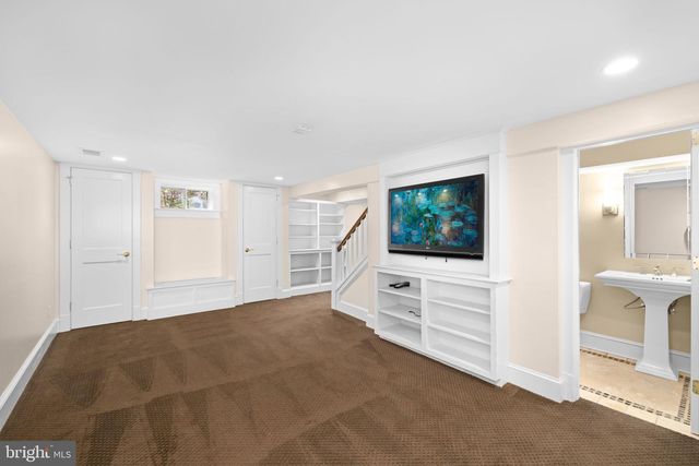 1105 N POWHATAN ST, Arlington, VA 22205