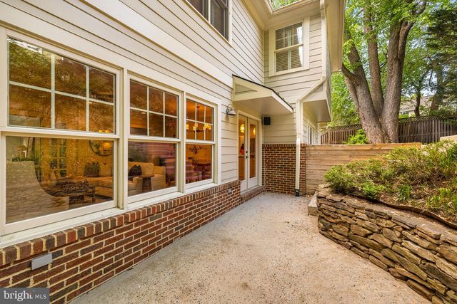 1105 N POWHATAN ST, Arlington, VA 22205