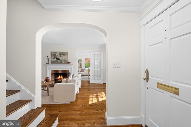 1105 N POWHATAN ST, Arlington, VA 22205