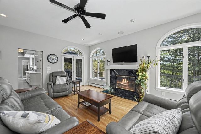 29 Hammersmith Dr, Saugus, MA 01906